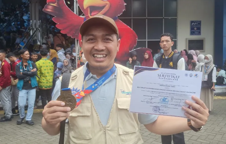 OlympicAD VIII: Inovasi Spare Part Motor Antarkan Suryono Raih Medali Emas