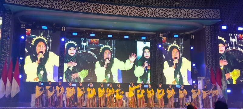 MKKS Makassar Meriahkan Pembukaan OlympicAD VIII dengan Paduan Suara Lagu Daerah