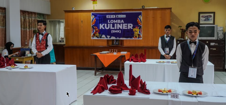 Lewat Ajang Lomba Kuliner Restaurant Service, Peserta OlympicAD VIII Makassar Dilatih Melayani Tamu